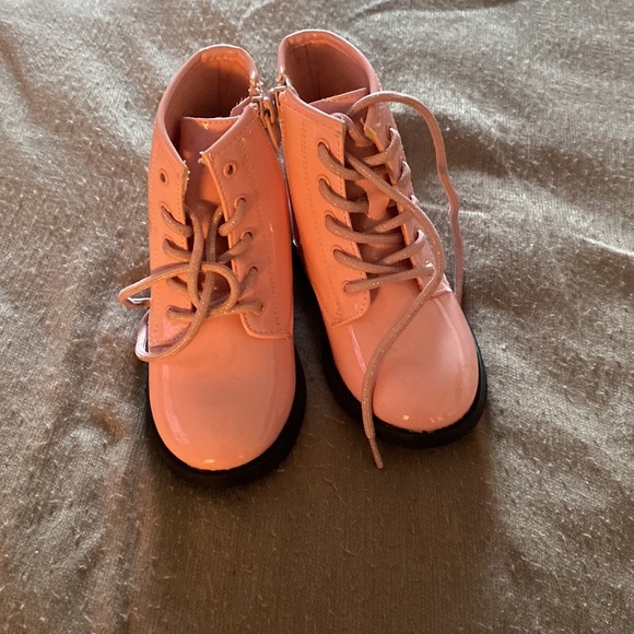 New size 10 girls shoes. - Picture 2 of 6